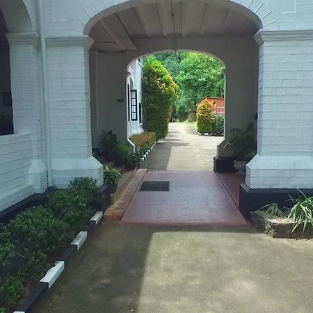 Ratnapura Rest House Hotel Exterior photo